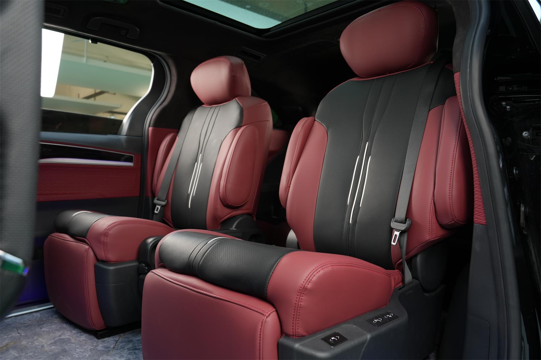 Boss's Ride Toyota Sienna - A Complete Astonish Makeover