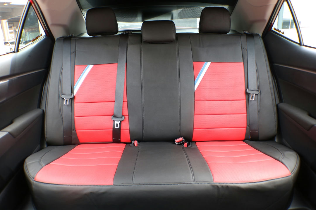 toyota corolla ekr custom seat covers Inclined rod black and red leather 5
