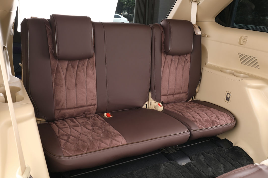 toyota highlander ekr fm63 brown leather and suedette with middle pineapple pattern with edge piping 7