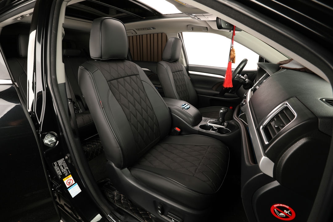 toyota highlander tm81 black leather and icesilk with middle diamond pattern with piping 1