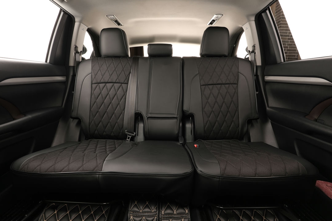 toyota highlander tm81 black leather and icesilk with middle diamond pattern with piping 2
