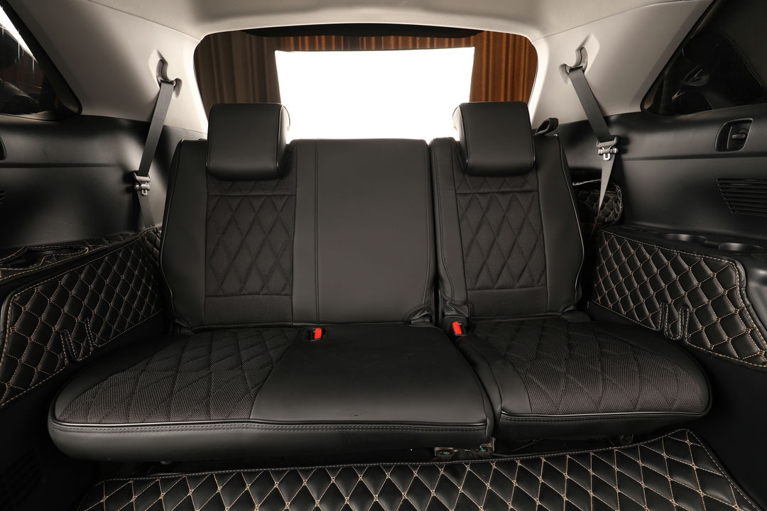 toyota highlander tm81 black leather and icesilk with middle diamond pattern with piping 5