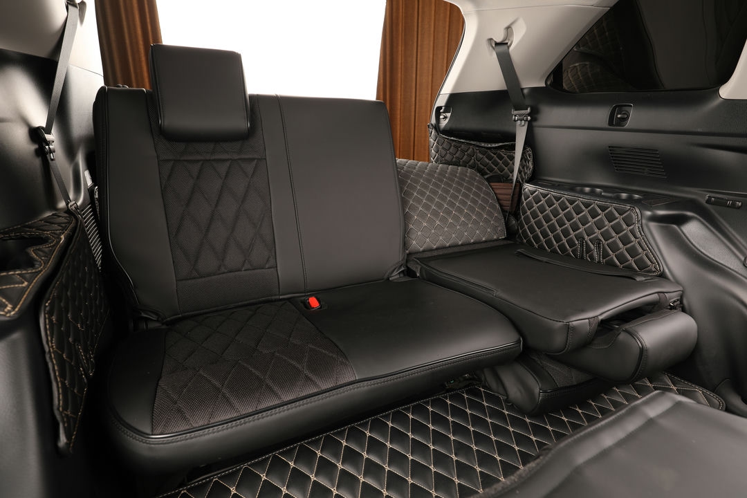 toyota highlander tm81 black leather and icesilk with middle diamond pattern with piping 6